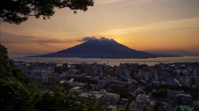 日本最活跃的火山喷发5千米，附近住着60万人，预警系统能救命