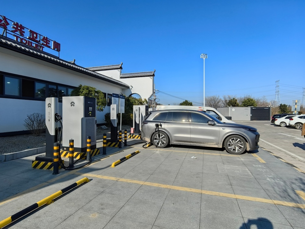 自驾新能源车2300公里返乡，充电8次都没排队