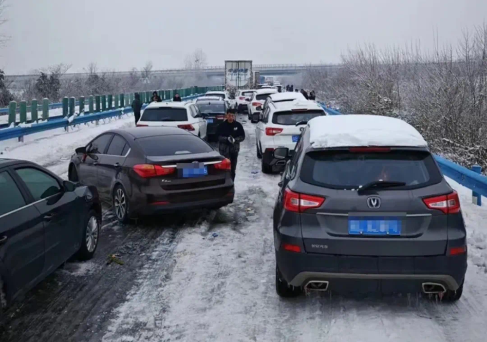 大雪扯下了纯电动车的遮羞布后，才懂得坚守长期主义的意义！