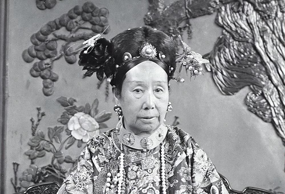 1908年，慈禧去世后，大太监李莲英离开皇宫去了哪里？