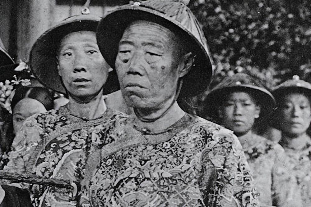 1908年，慈禧去世后，大太监李莲英离开皇宫去了哪里？