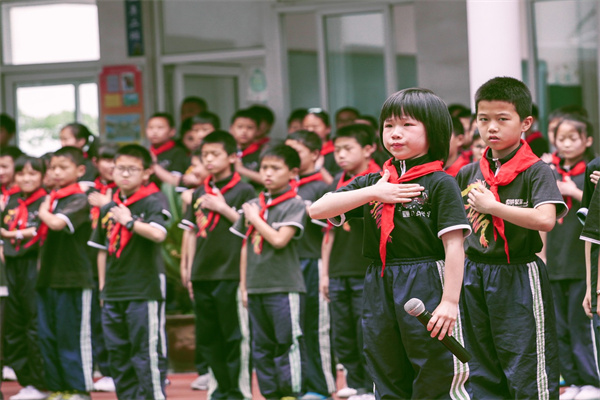 梦见好多小学生代表着什么