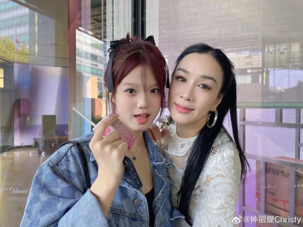 钟丽缇小女儿性感近照惊呆网友：这居然是14岁的考拉？