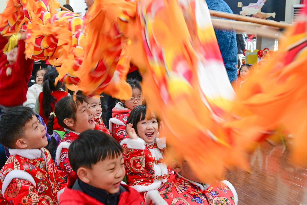 宁可请假半天，也要带孩子体验中国传统元宵