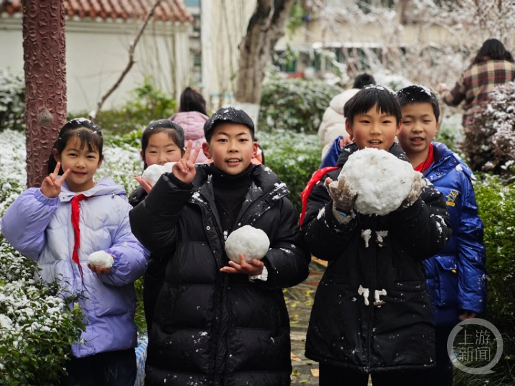 朝会课改耍雪去！这所小学的孩子们玩嗨了