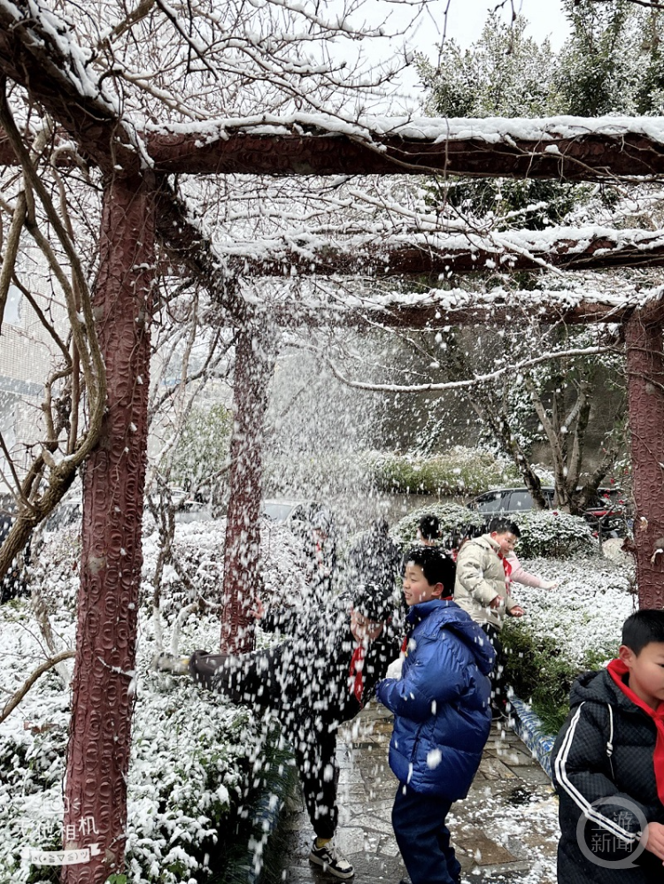 朝会课改耍雪去！这所小学的孩子们玩嗨了