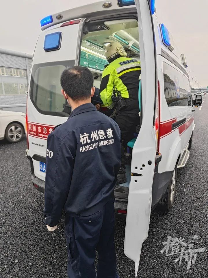 人找到了，官方授奖！行凶的宾利车主被他拦住，救人细节