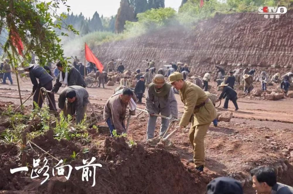 今晚央8首播，《一路向前》接力《南来北往》，李健、练练主演