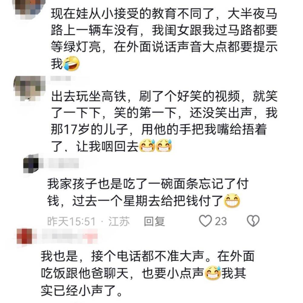 【视频】男子拍下返校大学生整整齐齐排队出站，称赞大学生素质高，引无数家长共鸣