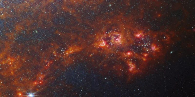 距离地球 3500 万光年，“独行侠”NGC 1559 星系新图公布