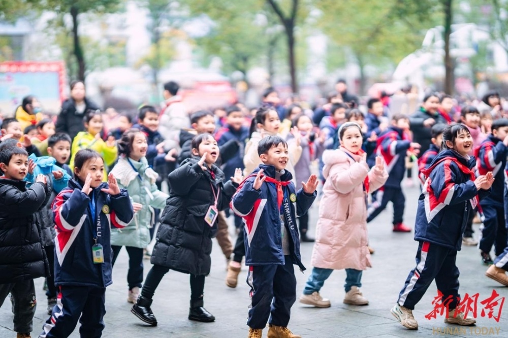 让孩子们带着无限的憧憬和梦想，奔向新学期