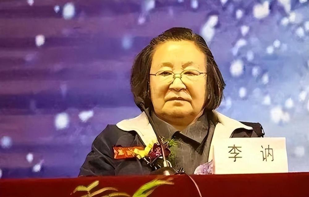 李讷因长相酷似毛主席，买车时身份被认出，厂长执意要免费送