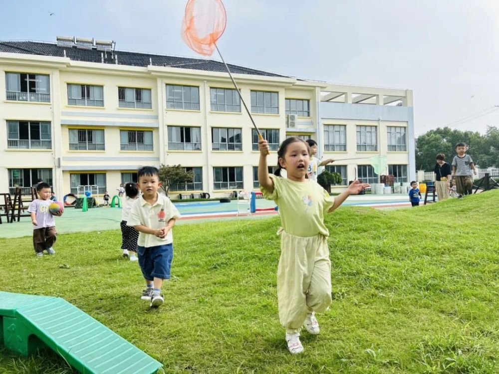 孩子为什么从城区转回家附近上学？