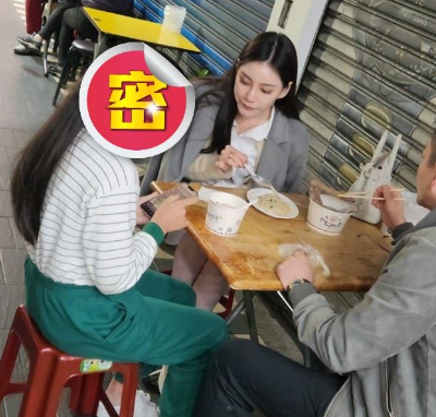 汪小菲无惧谣言，大赞女友会照顾人，带女儿吃路边摊画面温馨