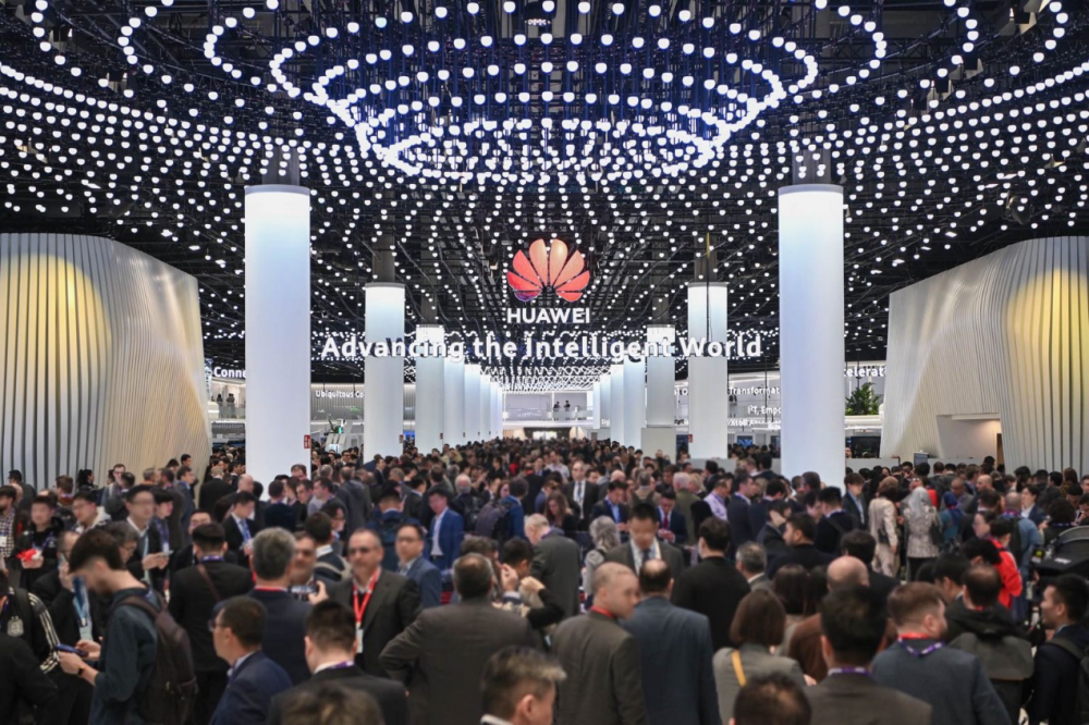 AI与5G-A称霸全展，中国厂商再占C位秀肌肉 | MWC 2024