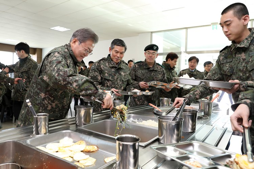 韩国政府奇招弹压医学生罢课：如果退学，马上入伍！ 