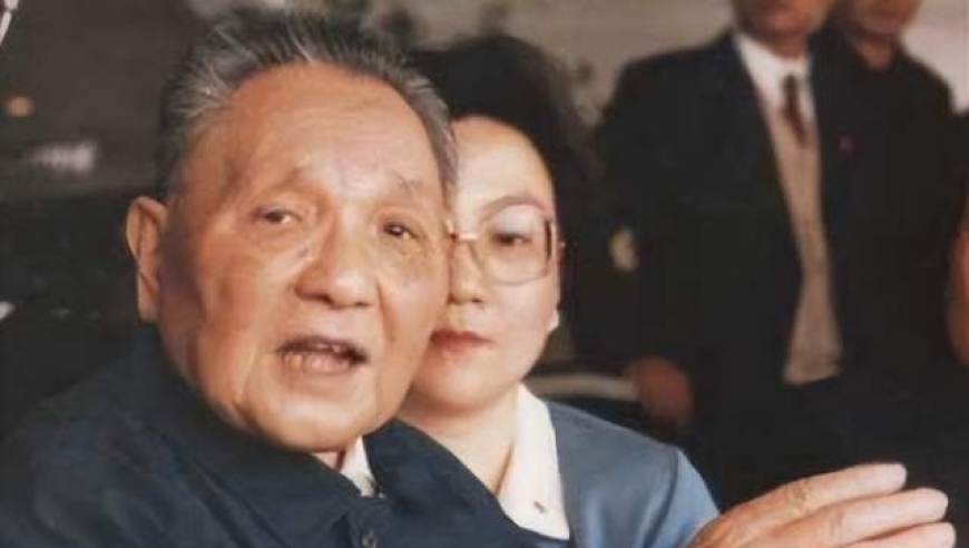 1984年，邓小平拦下离场记者：你们别走，帮我澄清个谣言。