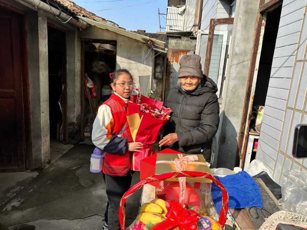 余姚10岁孩子与百岁老人的“人生对话”