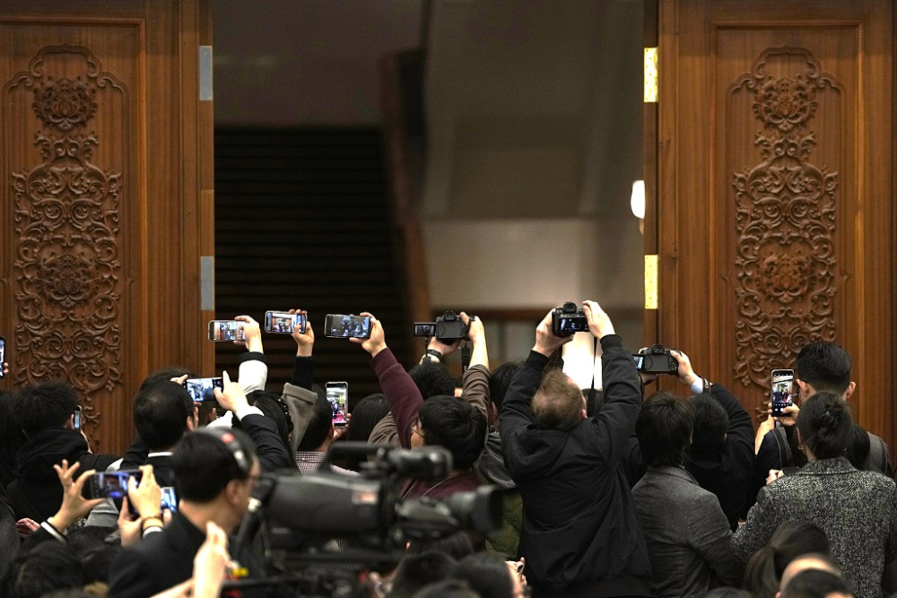 取消房产预售、保障劳动者离线休息、生育享住房补偿丨两会热议