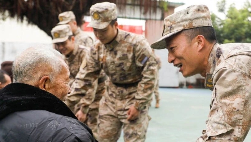 学习雷锋好榜样，南海水兵在行动