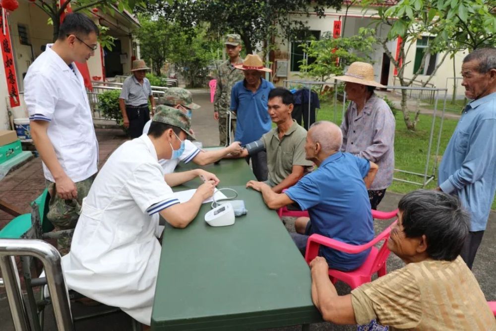 学习雷锋好榜样，南海水兵在行动