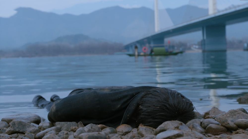 《江河日上》陈威为何帮郑寒江？除了是他师兄外，还是送岩鱼的人