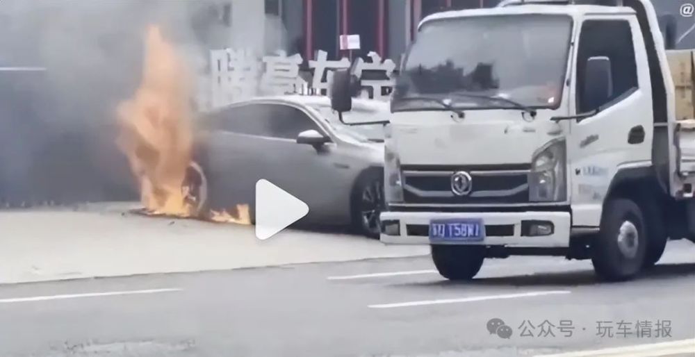 小鹏P7又“火了”！拖车上起火，拖车司机紧急弃车逃命