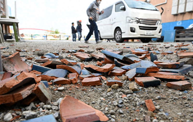 富士山活跃，6天28次地震，日本预测出大灾难，民众狂买手电筒