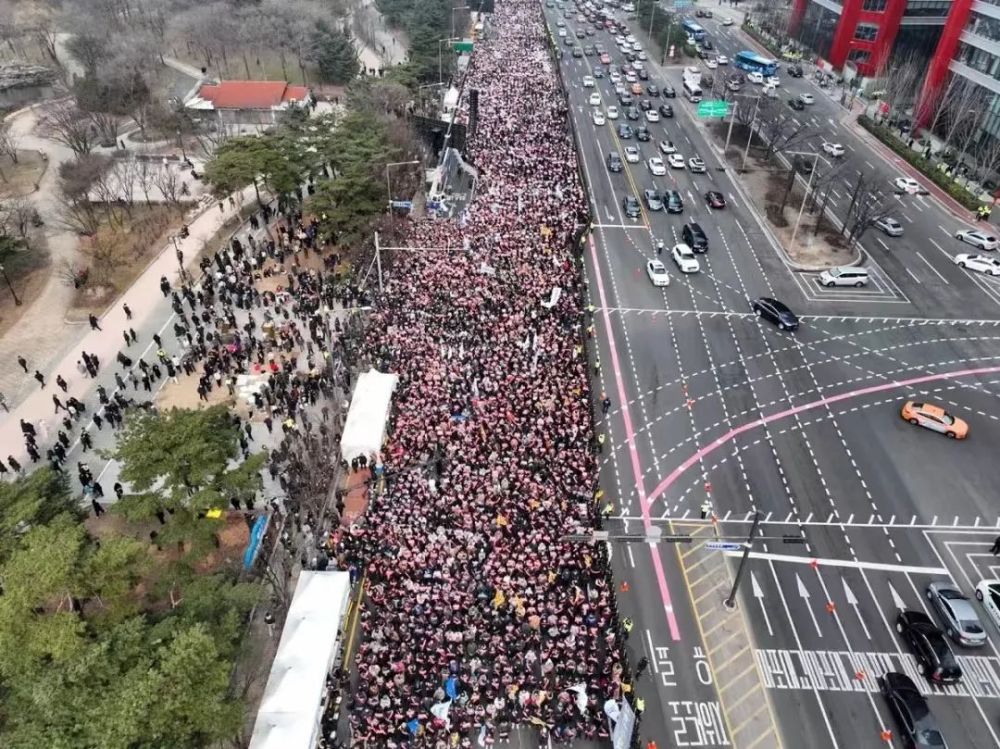 事态又严重！韩国近万名医生罢工后，有患者被7家医院拒绝而死亡！韩政府将吊销执照、强迫服兵役！彻底决裂信号明显，最终可如何收场？