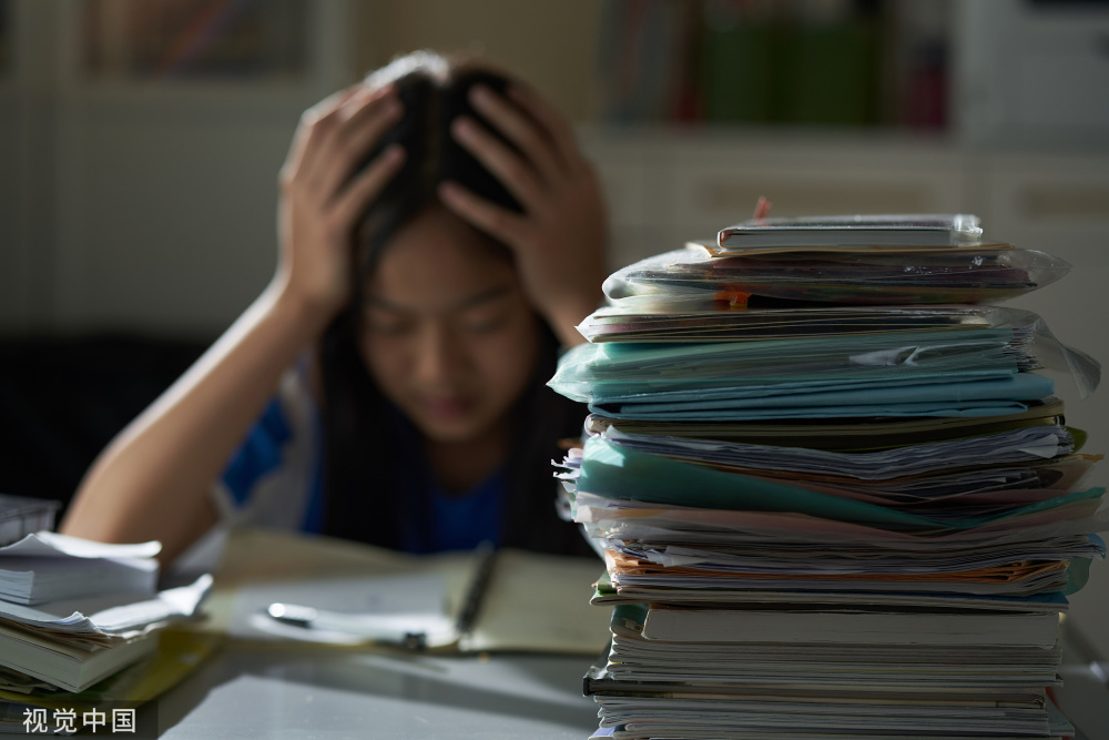 睡眠时间减少导致青少年抑郁风险增高，过度呵护会降低孩子心理抵抗力