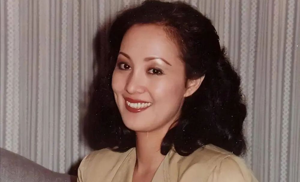 何莉莉：婚后屡遭丈夫背叛，隐忍43年，她的报复让小三苦不堪言