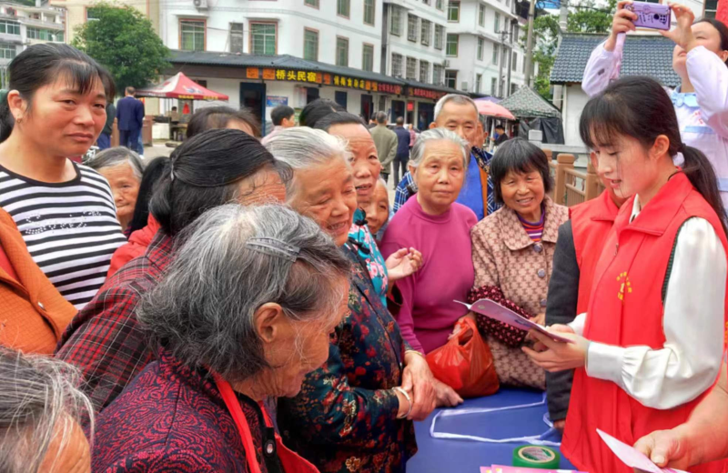 谁说女性不适合当医生？90后女村医扎根大山，一个人就是一支“娘子军”