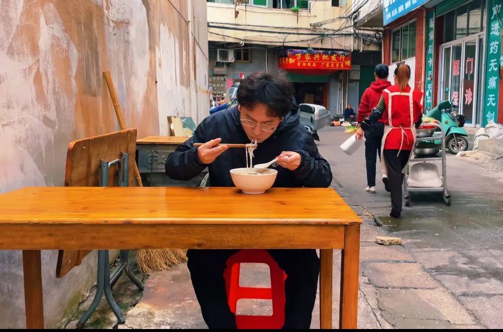 上海白领，被发配到赣南乡村