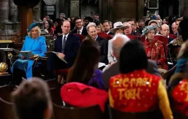 英联邦日活动:卡米拉挑大梁，威廉和她并肩，安妮对嫂子颇有微词