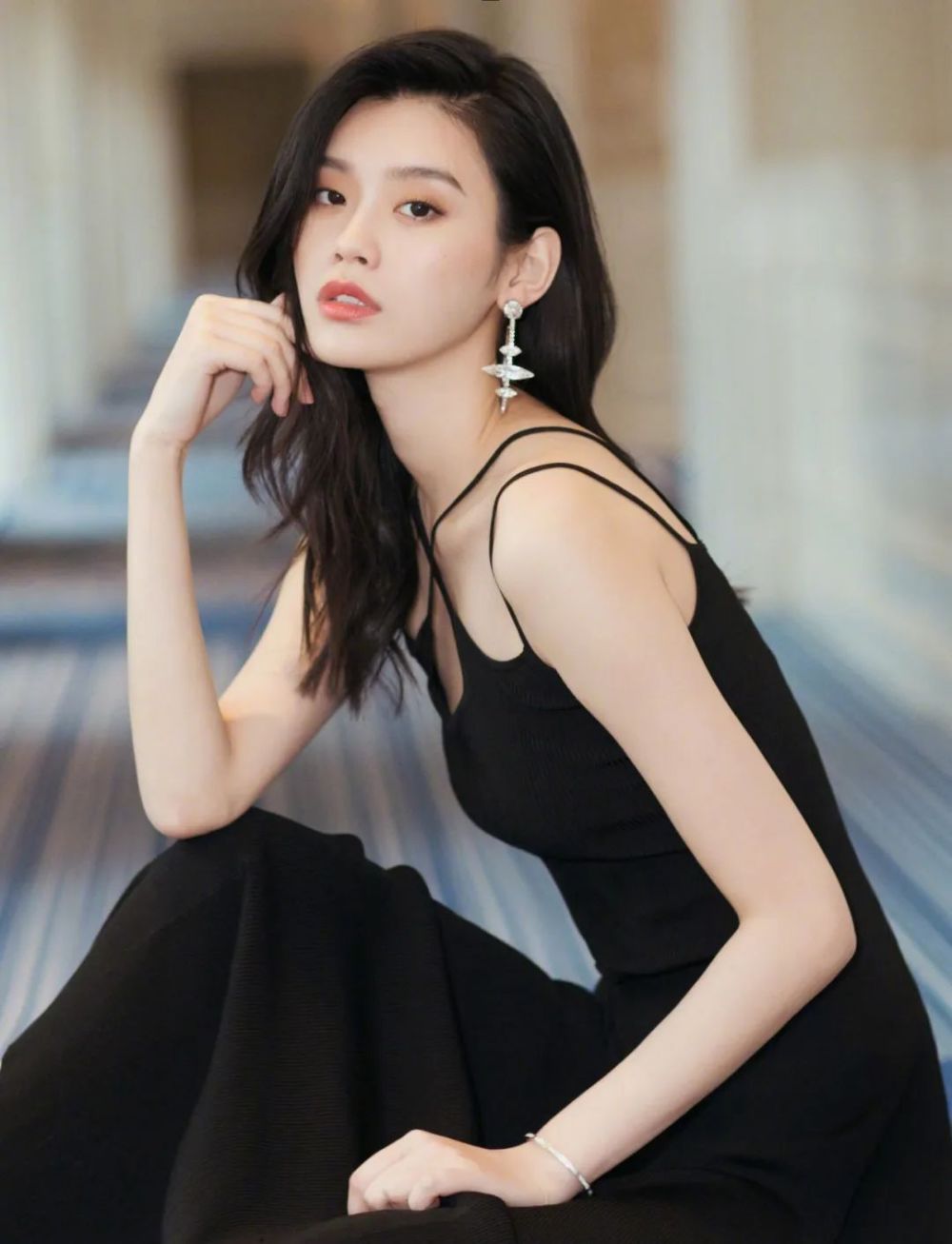 奚梦瑶2岁女儿奢华日常曝光，3000块发夹配3万4菜篮子！