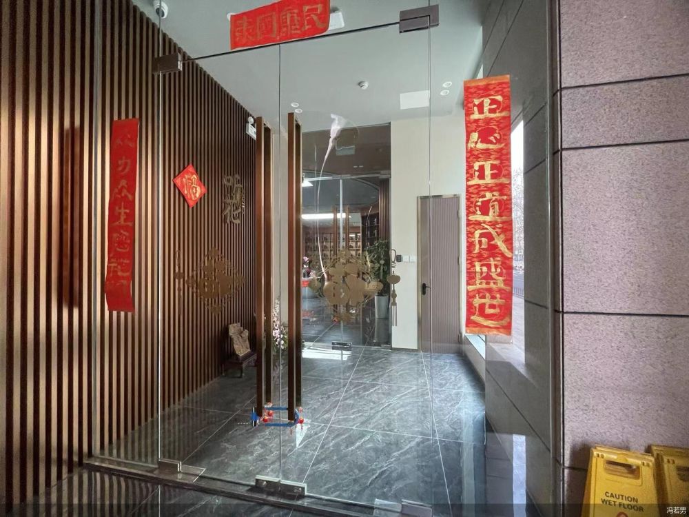 5万8一瓶听花酒华袍之下：体验店关门谢客，品牌负责人电话关机