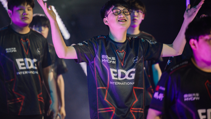 EDG vs Loud，瑞士轮比赛小组排名第三。