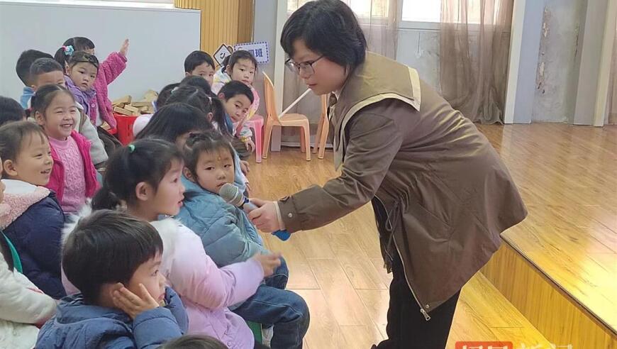 幼儿园举办防拐卖安全演练活动，教会孩子识别诈骗。