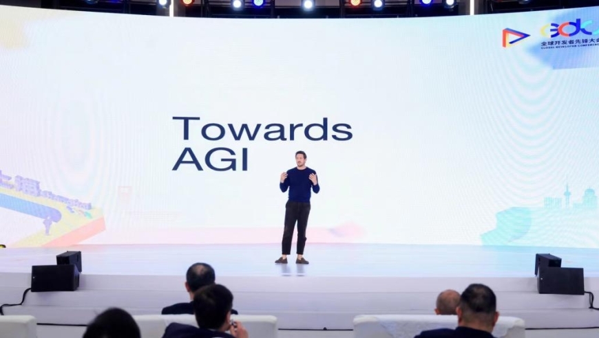 AI将来会变成每个人日常生活的一部分。OpenAI的现任全球化负责人为2030年的AGI时代做准备。