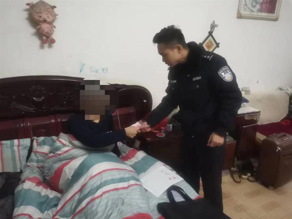 法外显温情，应城警方助涉毒人员孩子办低保