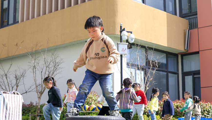 惊喜价来袭：家长热议的‘近视特效眼药水’今日在国内上市，究竟为何备受瞩目？