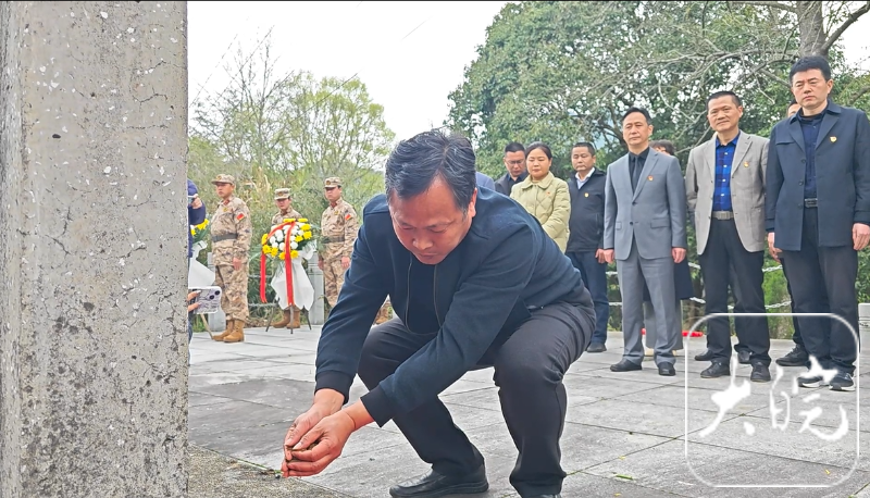 "心系魂牵：铭记历史，致敬英雄——探访铜陵黄山纪念抗日战争烈士墓活动纪实与深沉缅怀"