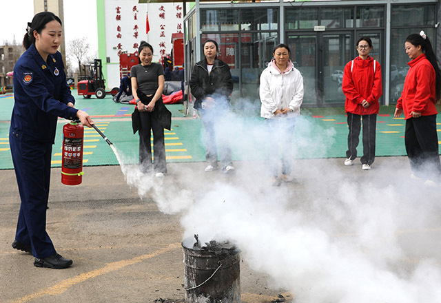 "培养孩子们心中的消防意识：推动消防安全教育与实践的阳光渠道"