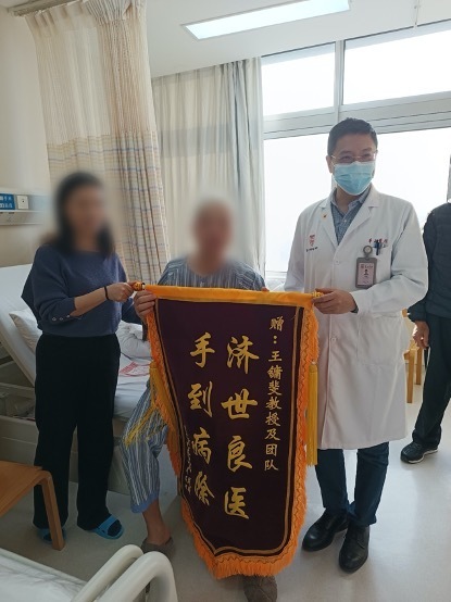 "男性大脑内巨型垂体瘤肆虐，两月之内从轻盈壮硕到精瘦如柴：揭秘神秘病症的惊悚演变过程及可能的治疗与预后预测"