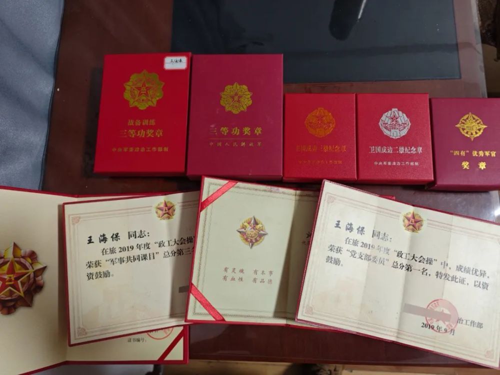 "战功卓著的同年兵提干晋升：连队主官接力一肩挑，成就卓越军事之路"