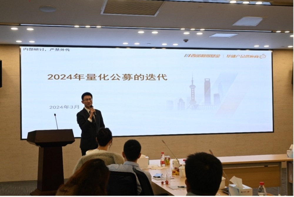 "华福证券携手两名知名基金经理：解读2023年热门科技赛道投资策略与量化投资方法论"

"华福证券邀请双提名基金经理共话热门科技领域：广发冯骋、盛丰衍深度解析TMT及量化投资关键点"

"华福证券携手领军基金经理剖析热点科技赛道：广发冯骋与盛丰衍解读量化投资与长期布局视角"

"华福证券邀顶尖基金经理解读2023年度科技行业趋势及投资策略：广发冯骋与盛丰衍探寻量化投资卓越表现路径"

"华福证券联手顶级基金经理解析2023年科技前沿投资大势与实践方法：广发冯骋与盛丰衍分享量化投资技巧与量化经验"

"华福证券力邀两届知名基金经理探讨热门科技领域投资动向与量化投资实战秘籍：广发冯骋、盛丰衍详解数据驱动的投资哲学与量化策略"

"华福证券携手顶级基金经理揭示2023年科技领域的核心竞争力与精准量化投资之道：广发冯骋与盛丰衍解读详尽的策略观点与量化投资要点"