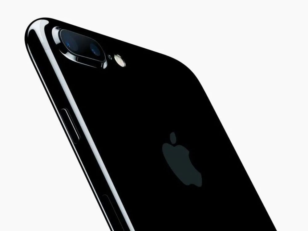 "iPhone 16 Pro 的全面革新：华丽外观与颠覆性技术的无缝衔接——揭秘这款创新旗舰的关键升级点"