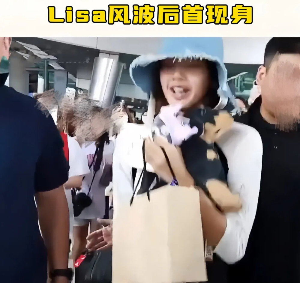 "危机重重： Lisa遭网络风浪，人气骤降独闯机场，无人为其加油打气却全然冷漠——独家实录：她身处逆境，困境中独自留影的艰辛历程与无奈心声"