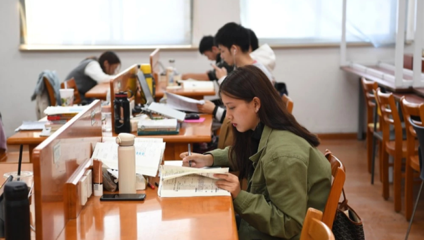 在大学家长微信群：破解沟通障碍，越过边界 - 以评论区与家长群的互动为例解析探讨