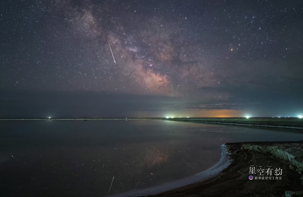 "云游星海，与月共舞：四月繁星璀璨夜幕下引人瞩目的天文盛宴"